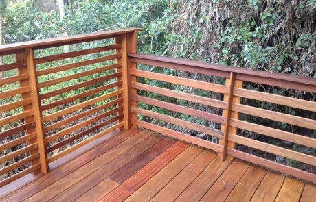 דק קמרו במרפסת בגבעת דאונס חיפה