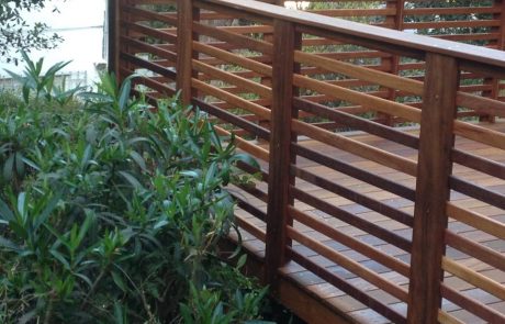 דק קמרו במרפסת בגבעת דאונס חיפה