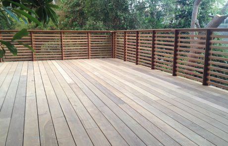 דק קמרו במרפסת בגבעת דאונס חיפה