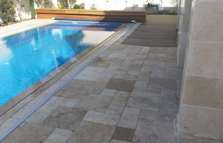 דק איפאה עם ריצוף טרוורטין