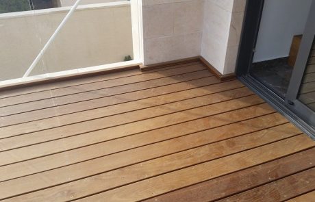 דק איפאה עם ריצוף טרוורטין