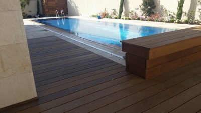 דק סינטטי מסביב לבריכה