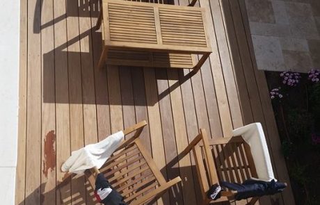 דק איפאה עם ריצוף טרוורטין