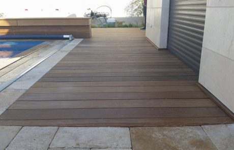 דק איפאה עם ריצוף טרוורטין