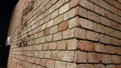 חיפוי קירות עם בריק אדום