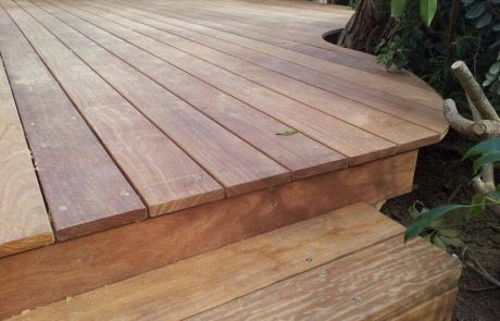 דק קמרו בגינה בדניה חיפה