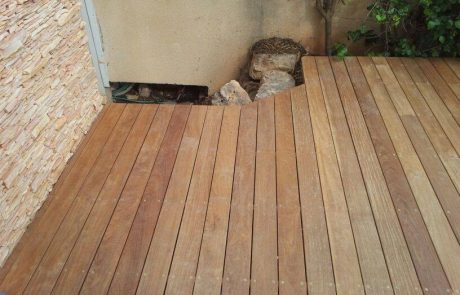 דק קמרו בגינה בדניה חיפה